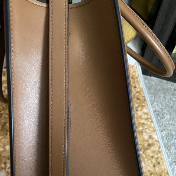 I have the duster bag,Prada shopper, tag and authentication card. - Picture 5 of 7